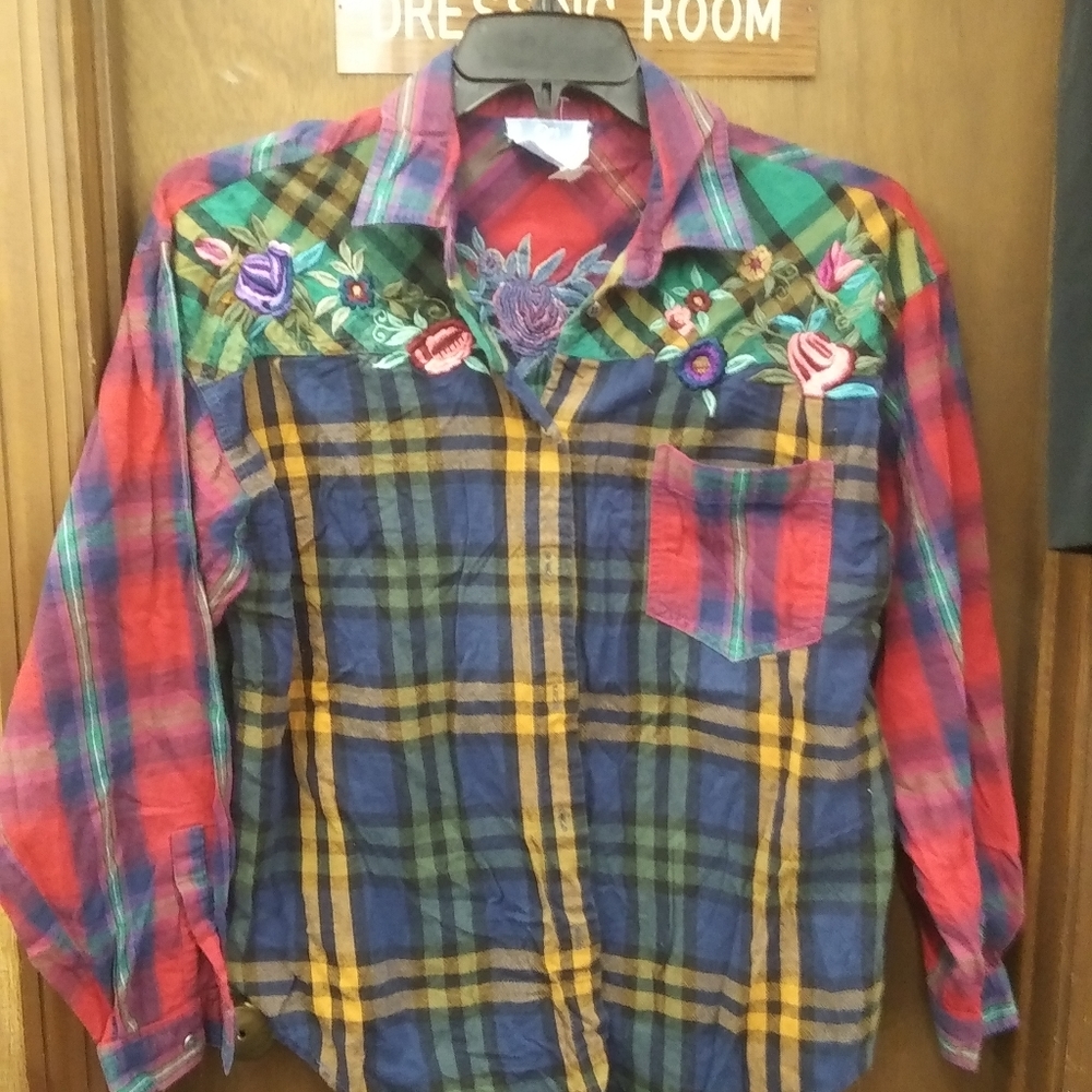 Vintage 90's QPS embroidered shirt